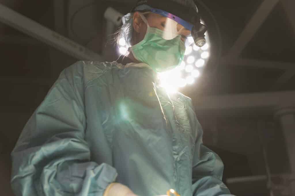 Image of Dr. Wallace Performing an Abdominoplasty in Tuscaloosa
